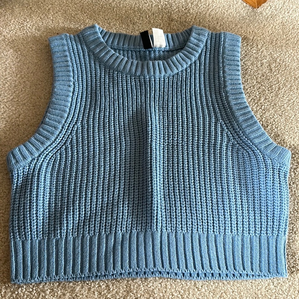 H&M knit sweater vest M